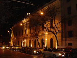 Fachada iluminada edificio ANC